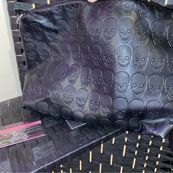 Skull and Crossbones Tote with Bonus Bag (and strap) - Picture 6 of 6